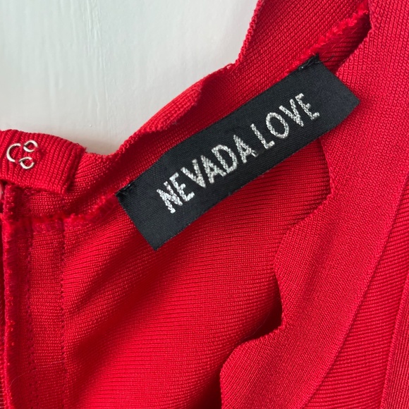 Nevada Love Red Scalloped Bandage Dress – Size M - Picture 3 of 10